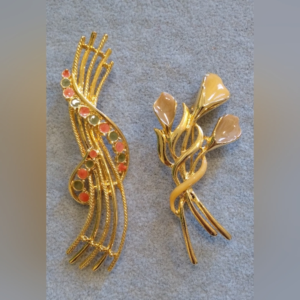 Abstract Design Brooch Set